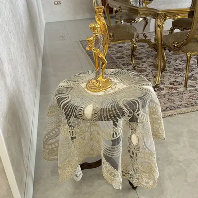 رومیزی مربع مخمل طرح مادام - رنگ سفید
